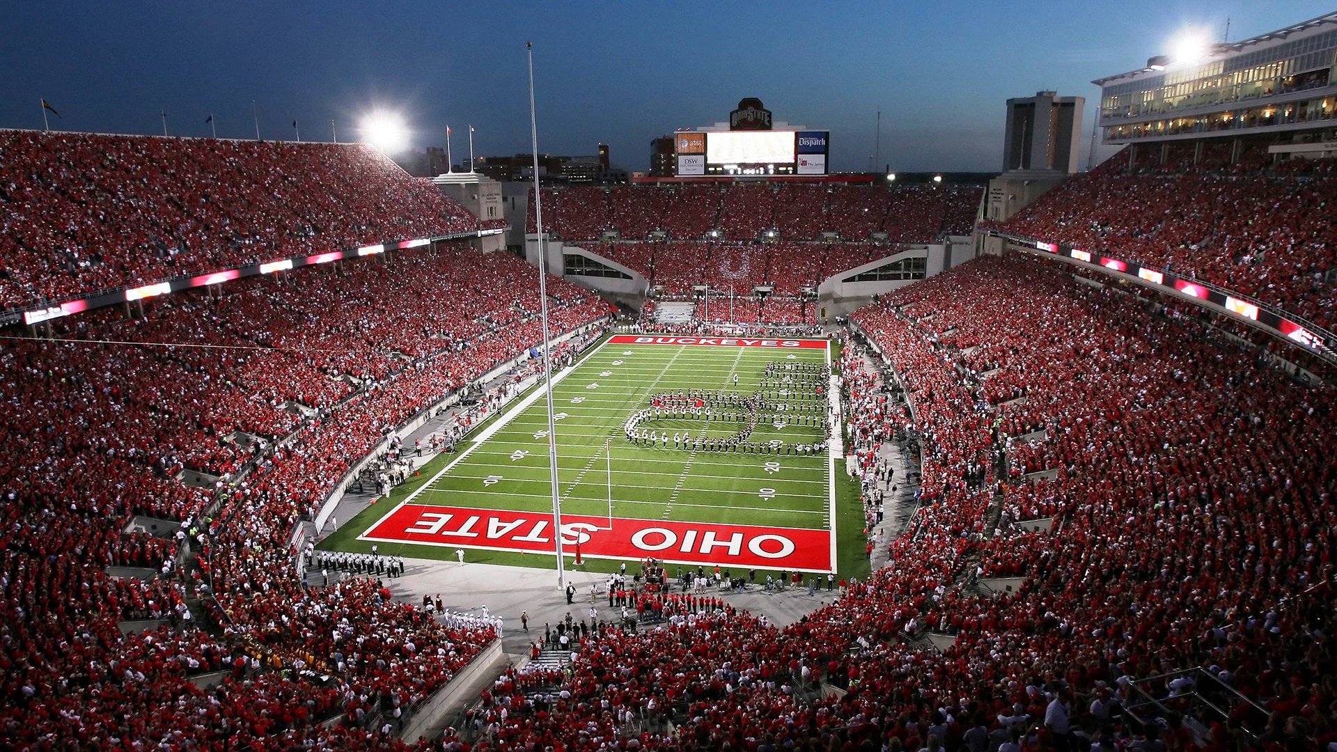 卡马文加，红魔与红军之战中升起的巨星