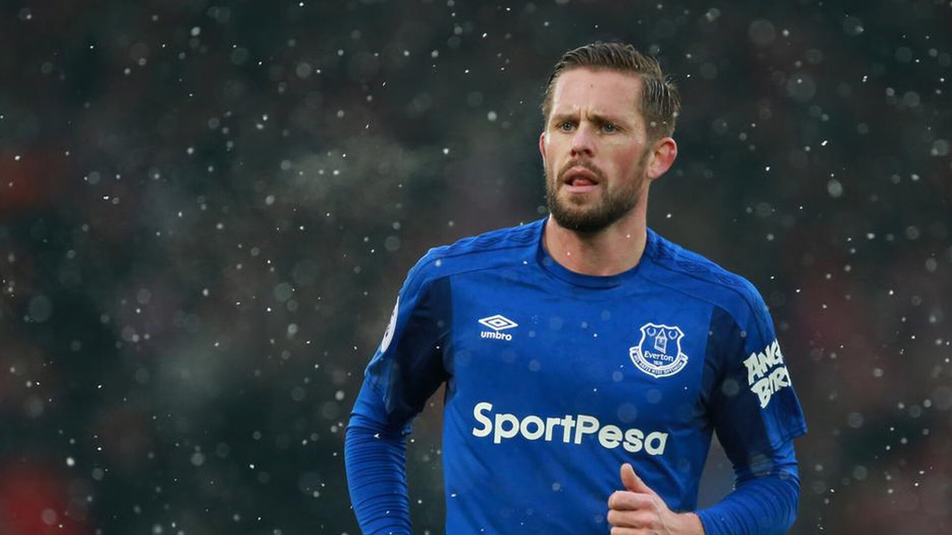 莱比锡红牛斩落巴黎，阿拉巴成为关键先生，一场战术与意志的胜利