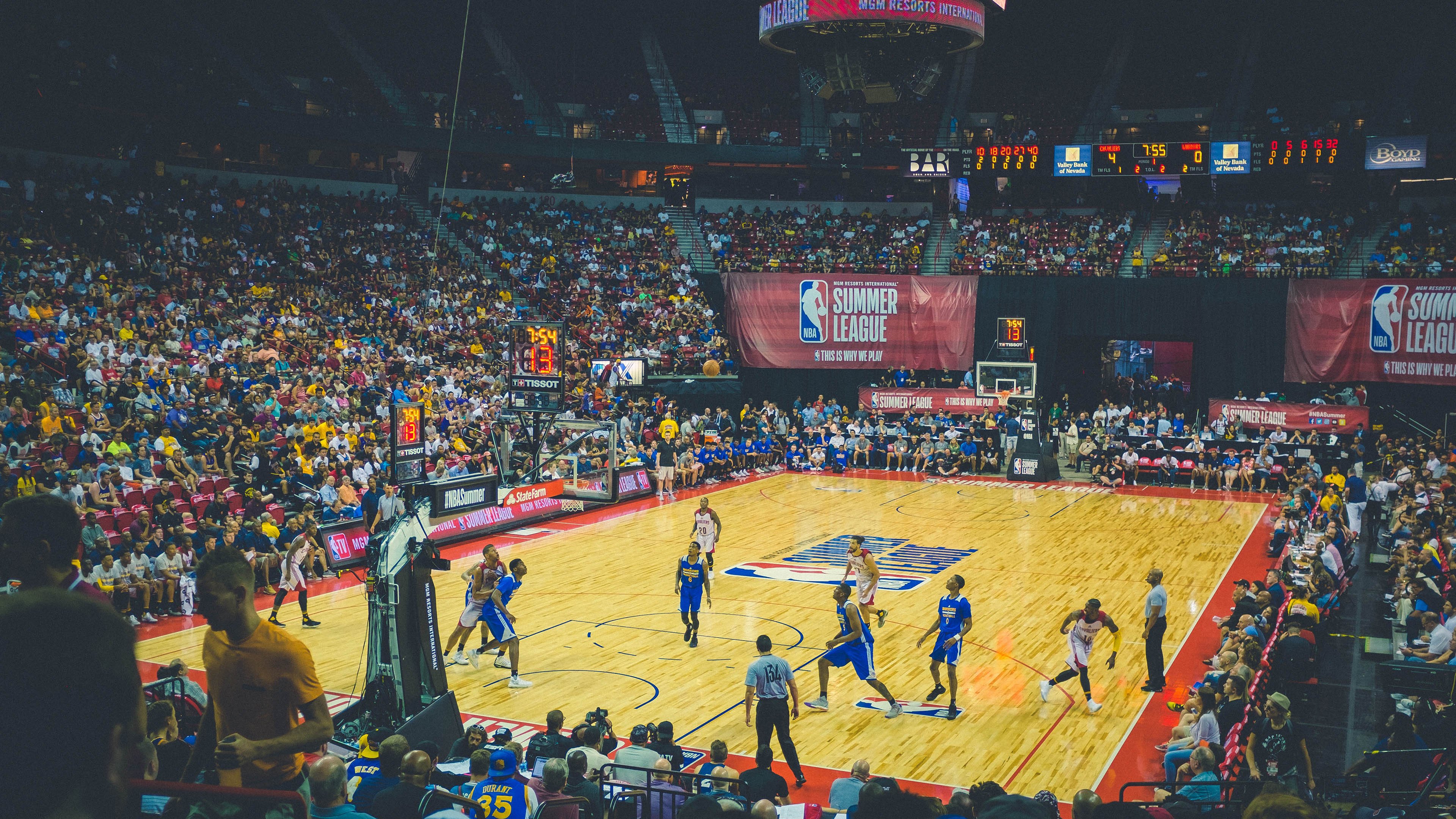 德罗赞持续制造杀伤，凯尔特人如何破解雄鹿的防守铁壁？