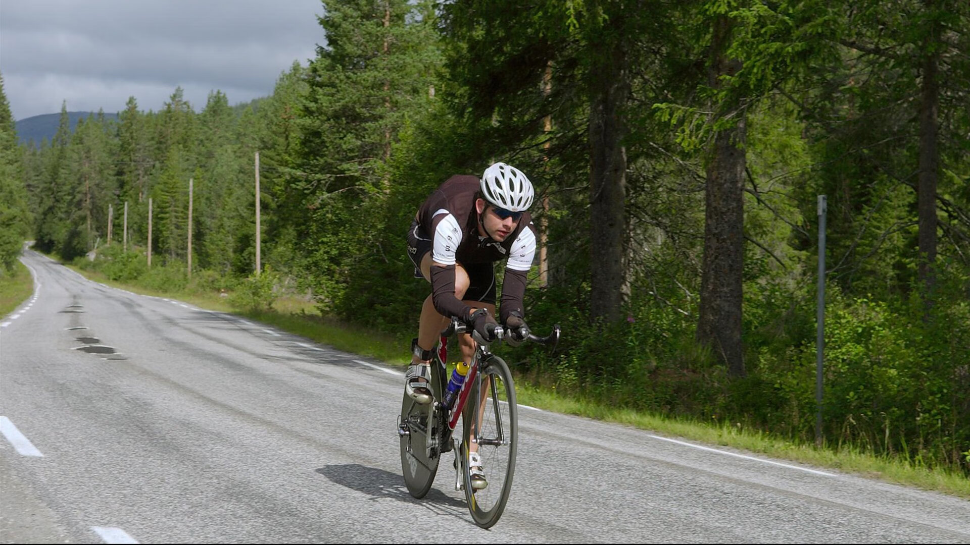 诺里斯点燃赛场，法拉利力克梅赛德斯，一场策略与勇气的胜利